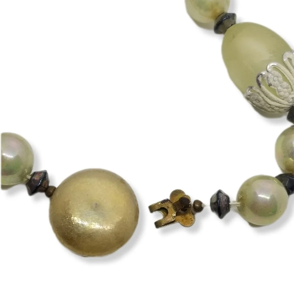 VINTAGE 1950s JAPAN MADE PASTEL COLOR FROSTED ACRYLIC BEAD STATEMENT NECKLACE